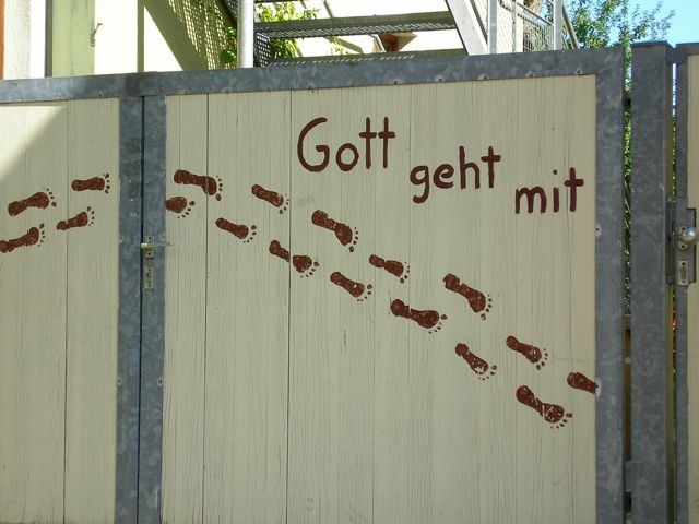 Und ob ich schon wanderte im finsteren Tal, fürchte ich kein Unglück, denn DU bist bei mir. Ps 23,4 Gott geht mit